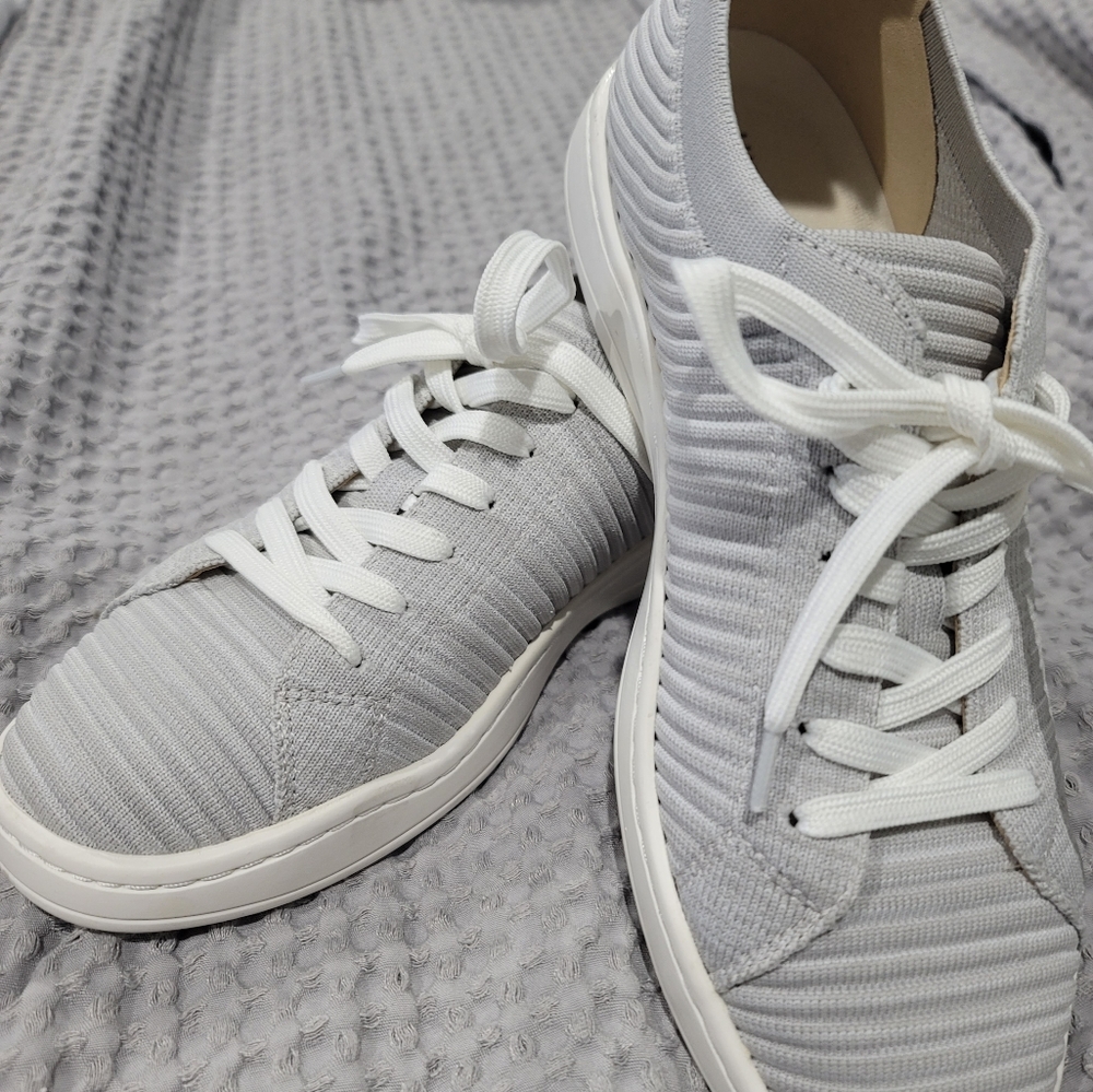 Gray textured Lucky Brand tennis shoes